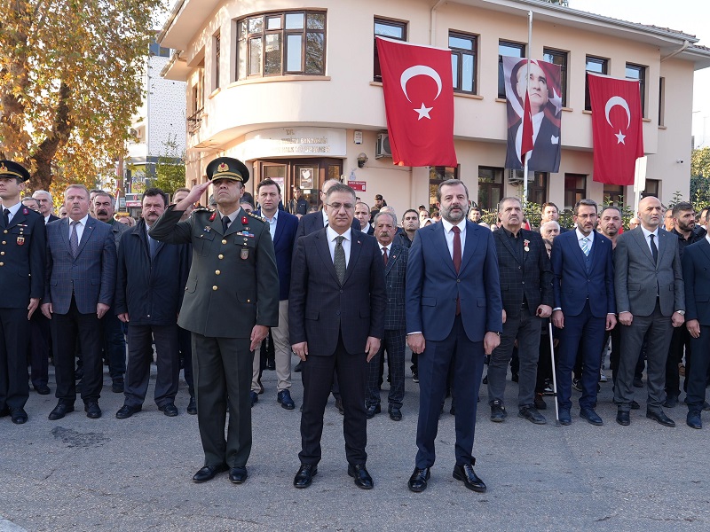 10 Kasım Atatürk'ü Anma Günü Münasebetiyle Çelenk Sunma Töreni Gerçekleştirildi.